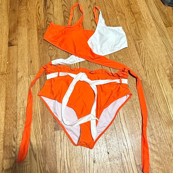 🧡🤍Highwasted 2pice Swimsuit🤍🧡 - Picture 2 of 5